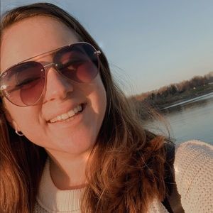 Meet your Posher, Kayla